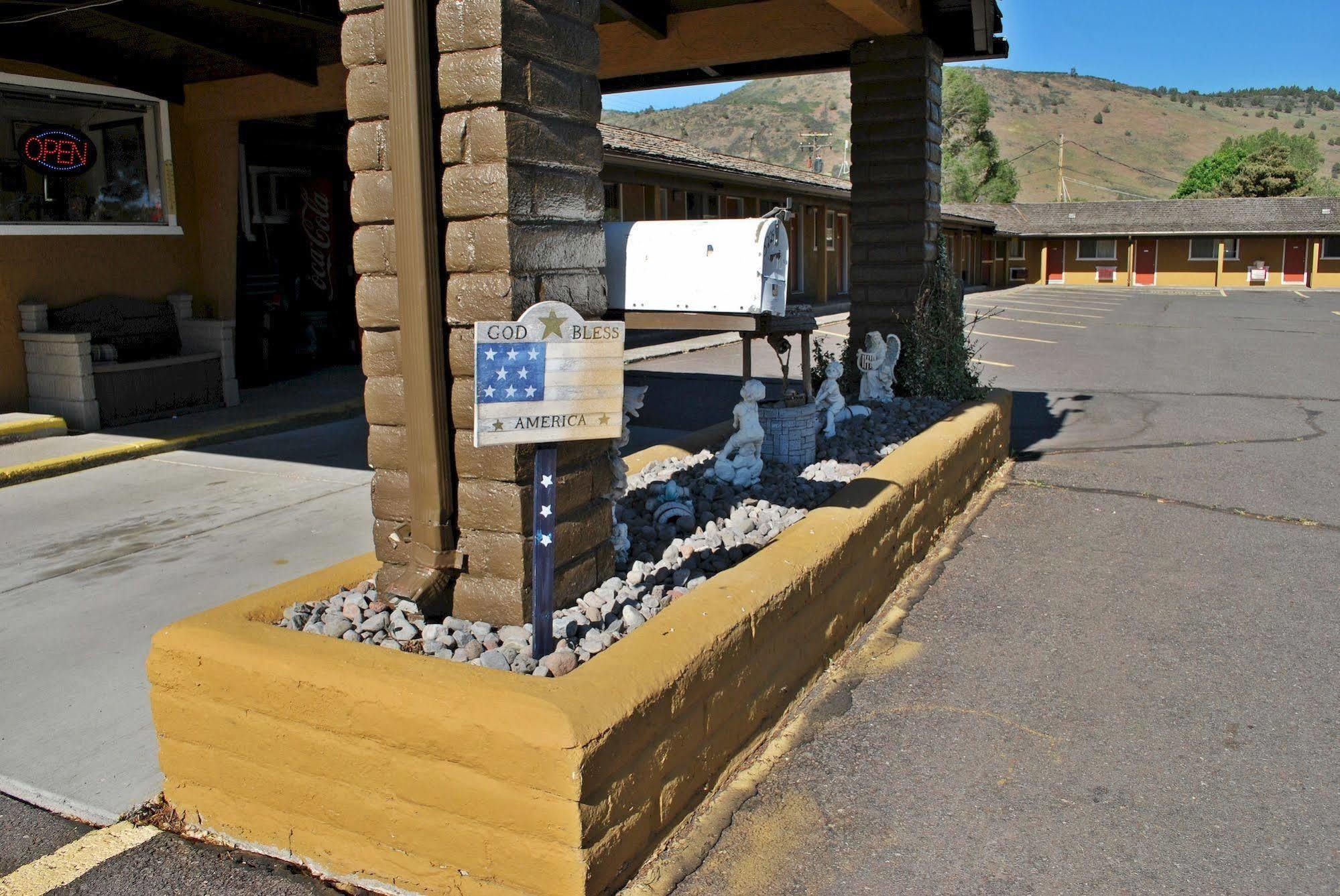 Oregon Motel 8 And Rv Park Klamath Falls Exterior photo