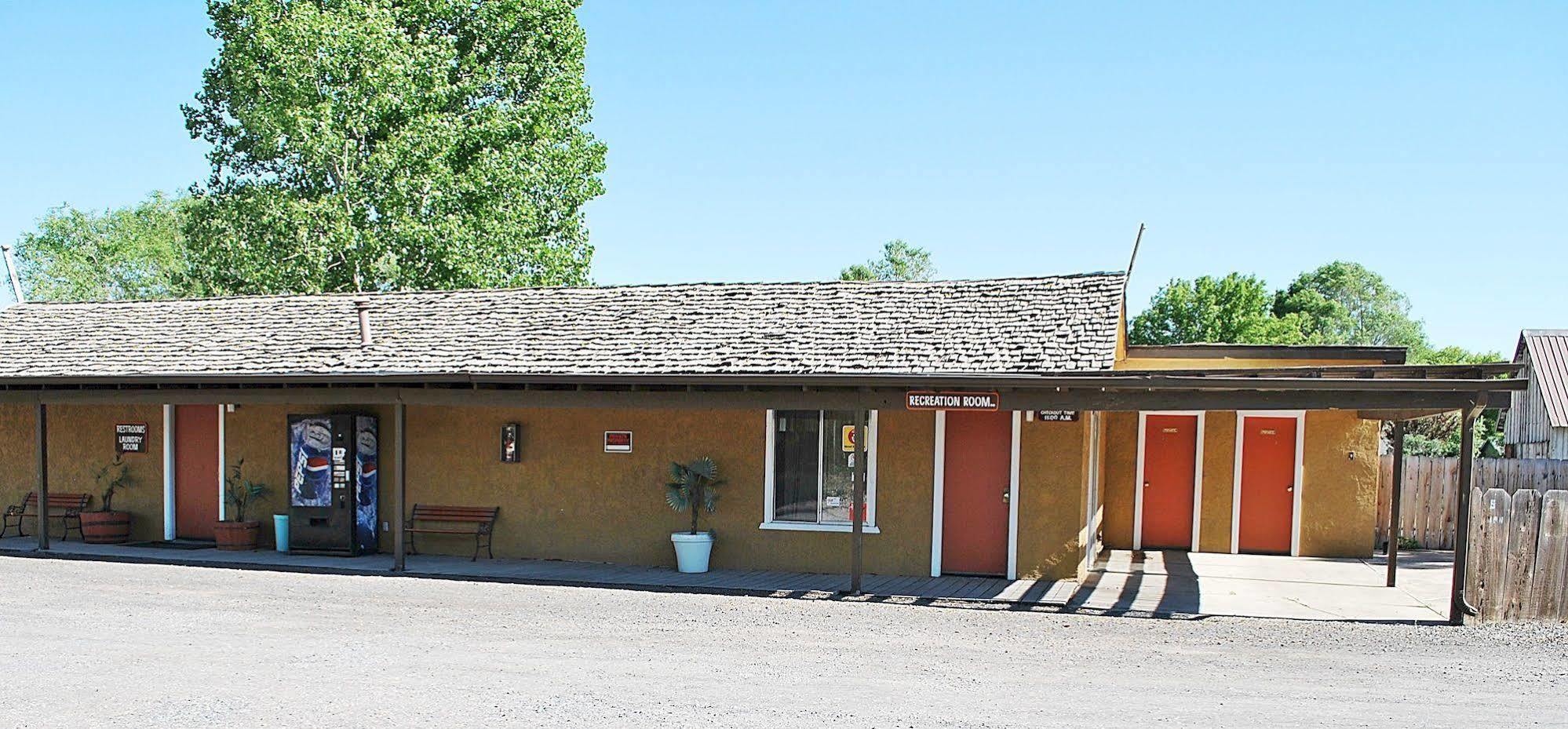 Oregon Motel 8 And Rv Park Klamath Falls Exterior photo