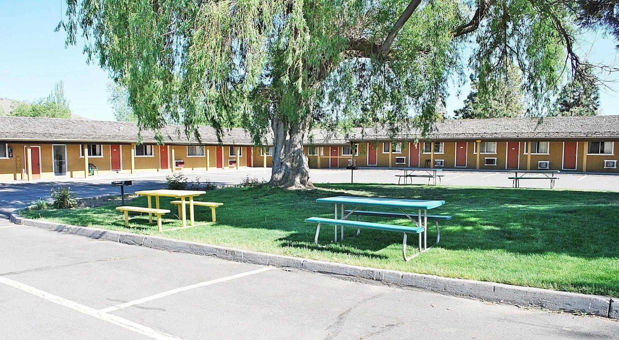 Oregon Motel 8 And Rv Park Klamath Falls Exterior photo